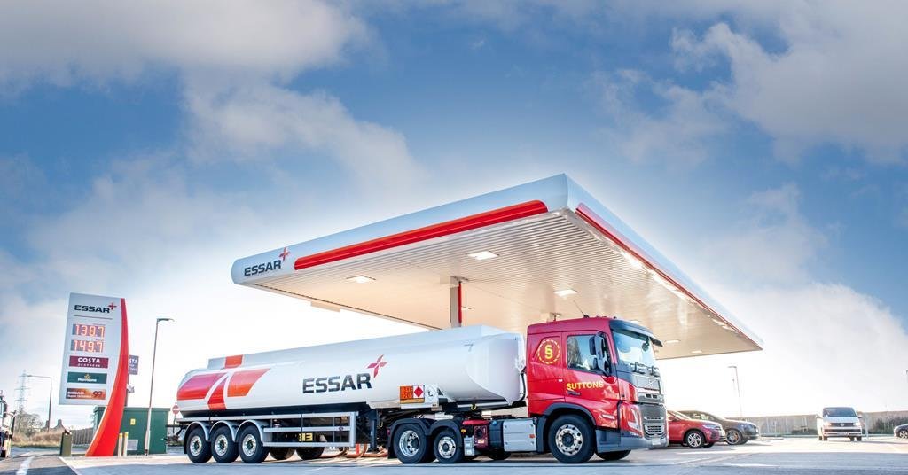 صورة لمحطة وقود في المملكة المتحدة تحمل شعاري Essar وSGN Retail أثناء إعلان الاستحواذ.