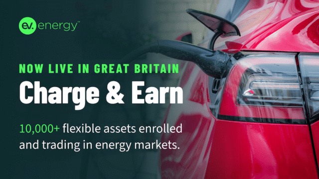 صورة توضح شعار ev.energy مع مخطط يوضح برنامج Charge & Earn وشبكة الشحن المرنة لربط مشغلي الشواحن والأساطيل بأسواق موازنة الشبكة.