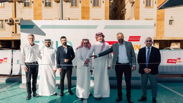 إيفك وبترومين تدشنان أحدث محطات الشحن فائق السرعة بالمملكة
