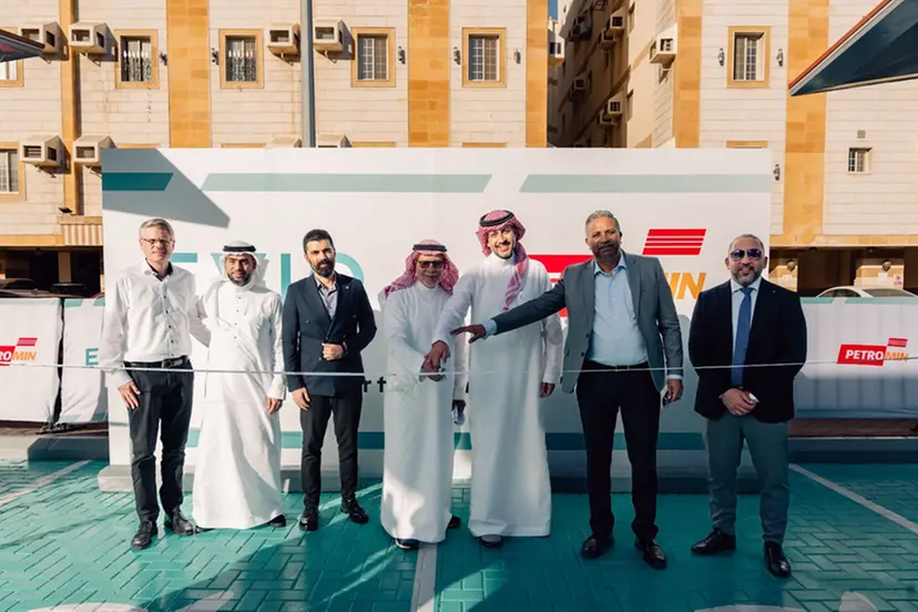 إيفك وبترومين تدشنان أحدث محطات الشحن فائق السرعة بالمملكة