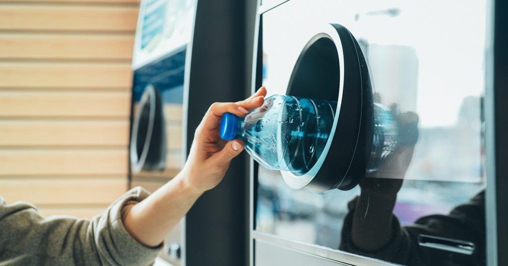بريطانيا تفتح تسجيل محطات الوقود والمتاجر بنظام استرجاع العبوات
