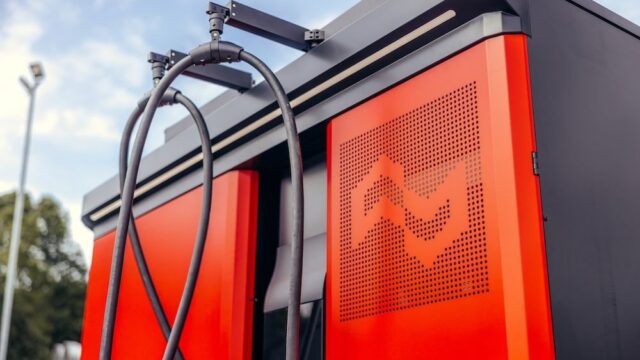 شواحن باور أب المدعومة بالبطاريات مثبتة في مواقع SP Energy Networks ببريطانيا