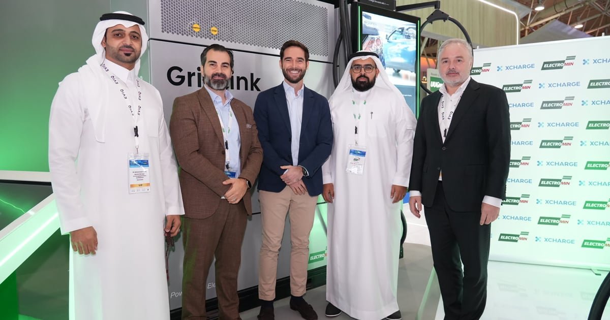 إلكترومين تشارك إكس تشارج لنشر شواحن فائقة ببطاريات مدمجة بالمملكة